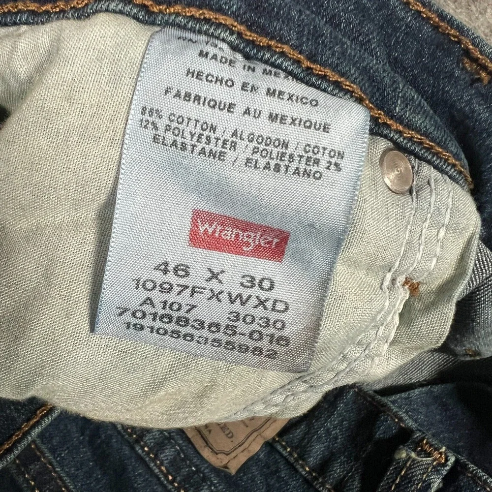 Wrangler‎ Men's Jeans Size 46x30 Blue Denim Dark Wash Straight Work Pants